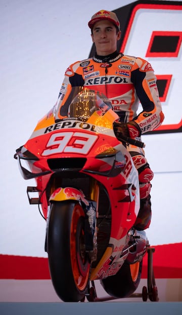 Marc Márquez y Álex Márquez han presentado la que será la nueva moto de Repsol Honda Team para el Mundial de MotoGP 2020 enYakarta (Indonesia).

