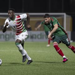 Santiago Giménez falló un penal contra Surinam