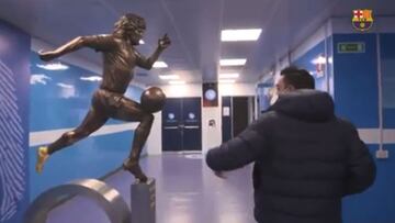 Puede pasar años desapercibido y llega Xavi y lo 'cala' al primer vistazo: el error en la estatua de Maradona en Nápoles