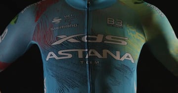 El equipo Astana mantiene su color habitual. Difícil tarea de eludir el descenso en este último año del trienio.