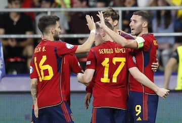 Bucharest (Romania), 04/07/2023.- Spain's Abel Ruiz celebrates with teammates after scoring the equalizer during the UEFA Under-21 Championship semi final match between Spain and Ukraine in Bucharest, Romania, 05 July 2023. (Rumanía, España, Ucrania, Bucarest) EFE/EPA/ROBERT GHEMENT
