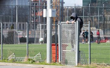 De Jong aprovechó para entrenarse en Holanda... hasta que le dejaron