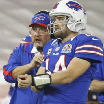 El nuevo coordinador ofensivo de los Jets, Chan Gailey, al lado del nuevo QB del equipo, Ryan Fitzpatrick, cuando ambos estaban en los Bills.