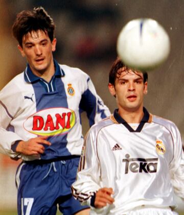 Pacheta y Morientes, en un partido entre el Espanyol y el Real Madrid en diciembre de 1998.