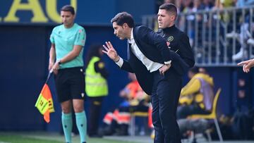 Villarreal's Spanish coach Marcelino Garcia Toral gestures during the Spanish league football between match Villarreal CF and Girona FC at La Ceramica stadium in Vila-real on December 1, 2024. (Photo by JOSE JORDAN / AFP)