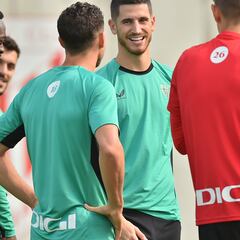 Valverde cita ante el Slavia a sus 25 disponibles, incluidos Vesga y Sancet