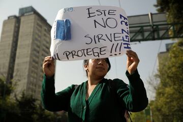 Trabajadores del Instituto Mexicano del Seguro Social, protestaron en las calles ya que no se les ha proveído de material sanitario eficiente para enfrentar la pandemia.