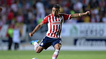 Regresó para el 2015 al Rebaño y fue pieza clave para logar el título de Copa MX en el Apertura 2015, el único que ostenta hasta el momento con el equipo rojiblanco. Meses más tarde se marchó a su travesía europea con Eintracht Frankfurt, en Alemania.