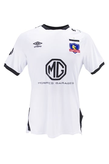 Esta es la evolución histórica de la camiseta de Colo Colo