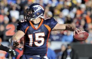 Tim Tebow jugaría dos temporadas con los Broncos. En la primera jugaría tan solo 9 partidos lanzando 82 veces para completar 41 pases y 5 touchdowns. Corrió 43 veces para 227 yardas y 6 touchdowns. Pese a todo, su jersey con el número 15 batió records de ventas esa temporada.