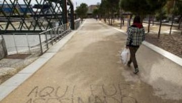 Frase escrita en el suelo de Madrid R&iacute;o, donde se produjo la pelea entre hinchas de Atl&eacute;tico y Depor hace un a&ntilde;o.
 
 