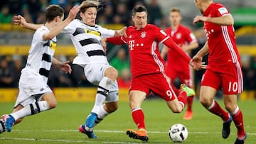 Robert Lewandowski, en acción ante el Borussia Mönchengladbach.