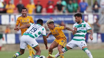 (L-R), Eduardo Aguirre of Santos, Yeferson Soteldo of Tigres and Fernando Gorriaran of Santos during the game Tigres UANL vs Santos, a friendly match of preparation prior to the start of the Torneo Apertura 2022 of the Liga BBVA MX, at Toyota Field Stadium, on June 22, 2022.

<br><br>

(I-D), Eduardo Aguirre de Santos, Yeferson Soteldo de Tigres y Fernando Gorriaran de Santos durante el partido Tigres UANL vs Santos, partido amistoso de preparacion previo al inicio del Torneo Apertura 2022 de la Liga BBVA MX en el Toyota Field Stadium, el 22de Junio de 2022.