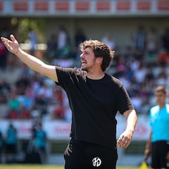 Javi Poves insulta a Hugo Duro y el Valencia sale en su defensa