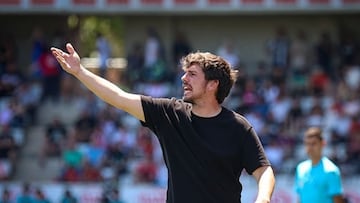 Sanción de nueve partidos a Poves: llamó “hijo de p...” al árbitro, no salió del campo...