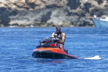 Benzema de vacaciones en Ibiza