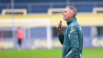 Gaizka Garitano en un entrenamiento en la Ciudad Deportiva Bahía de Cádiz.