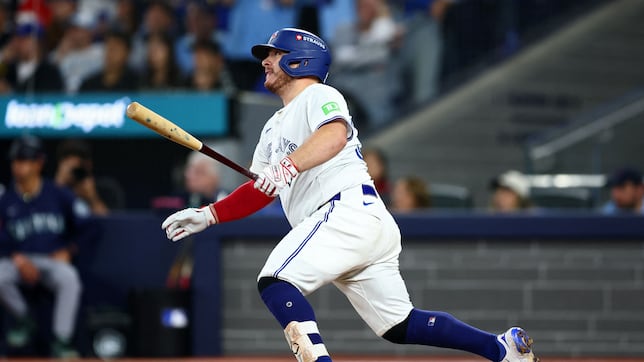 MLB destaca a Alejandro Kirk entre los 10 mejores bateadores de la Serie Mundial