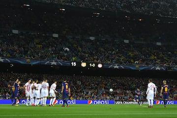 2-0. Lionel Messi marcó el segundo gol en un lanzamiento de falta directa.