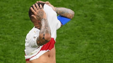 El delantero peruano se mostró dolido por la rápida eliminación pero también pidió reaccionar para terminar el Mundial de la mejor forma ante Australia.