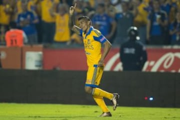 Así festejó Javier Aquino su gol.