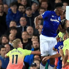 Mina, el defensa latino con más duelos aéreos ganados