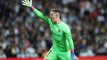 VALENCIA, SPAIN - OCTOBER 29: Marc-Andre ter Stegen of FC Barcelona celebrates after teammate Robert Lewandowski (not pictured) scores their team's first goal during the LaLiga Santander match between Valencia CF and FC Barcelona at Estadio Mestalla on October 29, 2022 in Valencia, Spain. (Photo by Clive Brunskill/Getty Images)