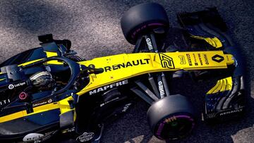 Renault&#039;s German driver Nico Hulkenberg steers his car during the first practice session at the Yas Marina circuit on November 23, 2018, in Abu Dhabi, ahead of the Abu Dhabi Formula One Grand Prix. (Photo by Andrej ISAKOVIC / AFP)