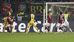 Diego Costa consigue el gol para ganar al Milan.