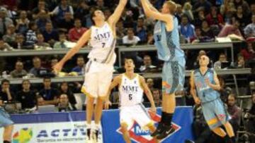 Daniel Clark lanza el triple que le dio la victoria al Estudiantes en la temporada 2009/2010.