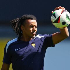 Koundé se subleva contra Le Pen