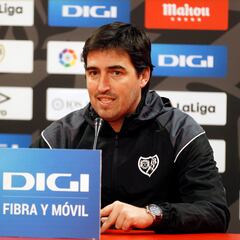 Iraola: “El césped no va a ser problema porque está muy bien”