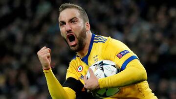Higuaín celebra su gol al Tottenham.