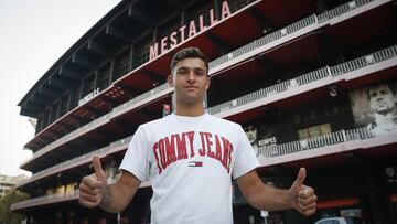 18/09/21 ENTREVISTA 
 VALENCIA CF
 ESTADIO MESTALLA
 HUGO DURO
 
  PAISANO 