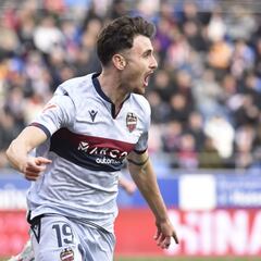 Álex Forés, un estreno goleador que vale un liderato para el Levante