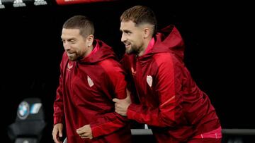 Januzaj bromea con Papu Gómez en el Santiago Bernabéu.