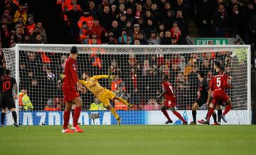 1-0. Georginio Wijnaldum marcó el primer gol.