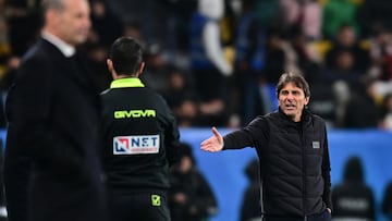 El entrenador del Napoli, Antonio Conte, y el entrenador del AC Milan, Massimiliano Allegri.