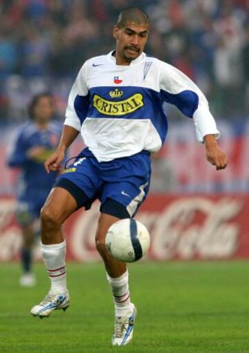 En la UC de 2006, Ormeño en acción en un duelo contra la U.