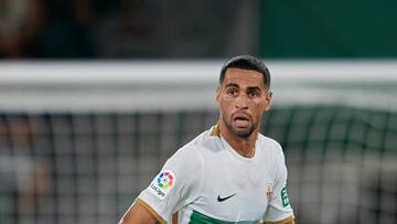 ELCHE, SPAIN - AUGUST 22: Omar Mascarell of Elche CF runs with the ball during the LaLiga Santander match between Elche CF and UD Almeria at Estadio Manuel Martinez Valero on August 22, 2022 in Elche, Spain. (Photo by Francisco Macia/Quality Sport Images/Getty Images)