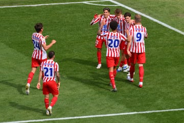 1-3. Pablo Barrios celebra el tercer tanto, segundo en su cuenta particular.