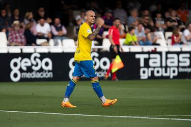 Doblete de Sandro contra el Cartagena que le sitúa como el protagonista de la jornada. El delantero de Las Palmas acumula cuatro goles en los últimos tres partidos. Nos quedamos con el primero, tras internarse en el área y definir magistralmente ante Aarón Escandell.
