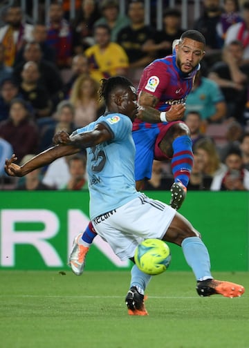 Aidoo y Memphis Depay.