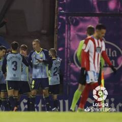 El Almería arrasa al Lugo de Curro Torres