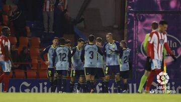 El Almería arrasa al Lugo de Curro Torres