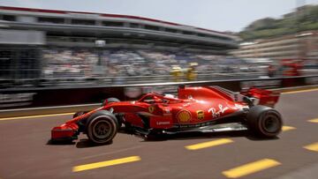 Vettel, en el pit lane de M&oacute;naco. 
