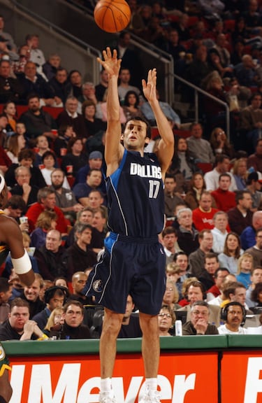 El antiguo jugador francés es un referente en su país. Antes de llegar a la NBA, consiguió ser cinco veces el MVP de la Liga francesa (1991, 1992, 1993, 1994 y 1996), además de participar en el All-Star europeo en dos ocasiones (1998 y 1999). Con la selección francesa, medalla de plata en los Juegos Olímpicos del 2000 (Atlanta) y medalla de bronce en el Europeo de 2005. Su paso por la NBA fue, como el de otros integrantes de esta lista, efímero. Estuvo solo una campaña, en 2003. Con los Warriors no llegó a debutar, mientras que con Dallas Mavericks, antes de llegar a Golden State, jugó solo 11 partidos. Volvió a Europa para jugar en España, concretamente en el Pamesa Valencia, con los que estuvo hasta 2005, año de su retirada.