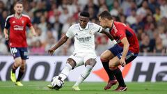 MADRID, SPAIN - OCTOBER 2: (L-R) Vinicius Junior of Real Madrid, Unai Garcia of CA Osasuna  during the La Liga Santander  match between Real Madrid v Osasuna at the Estadio Santiago Bernabeu on October 2, 2022 in Madrid Spain (Photo by David S. Bustamante/Soccrates/Getty Images)