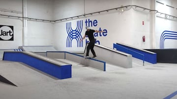 Marcos &Aacute;lvarez patinando el skatepark indoor de The Skate Hub, en L&#039;Hospitalet de Llobregat (Barcelona, Espa&ntilde;a), en noviembre del 2022. 