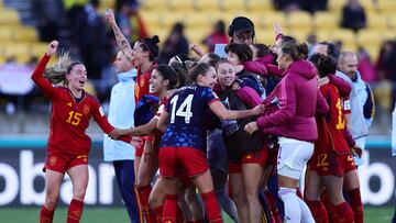 Wellington (New Zealand), 10/08/2023.- Spain celebrates thier win over the Netherlands during the FIFA Women's World Cup 2023 Quarter Final soccer match between Spain and the Netherlands in Wellington, New Zealand, 11 August 2023. (Mundial de Fútbol, Países Bajos; Holanda, Nueva Zelanda, España) EFE/EPA/AARON GILLIONS EDITORIAL USE ONLY AUSTRALIA AND NEW ZEALAND OUT